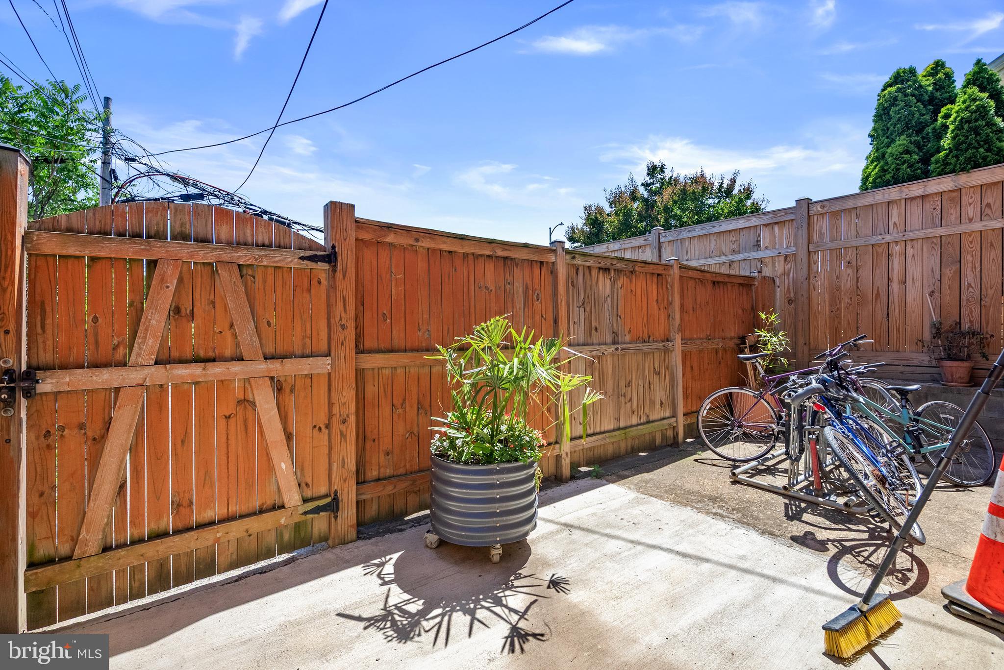 718 Park Road Northwest, Unit 1 Washington, DC 20010 - Photo 26 of 28 a view of a backyard with potted plants