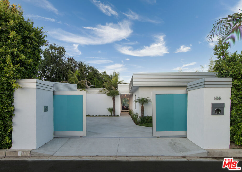 1466 Bel Air Road Los Angeles, CA 90077 - Photo 7 of 35 a view of a garage