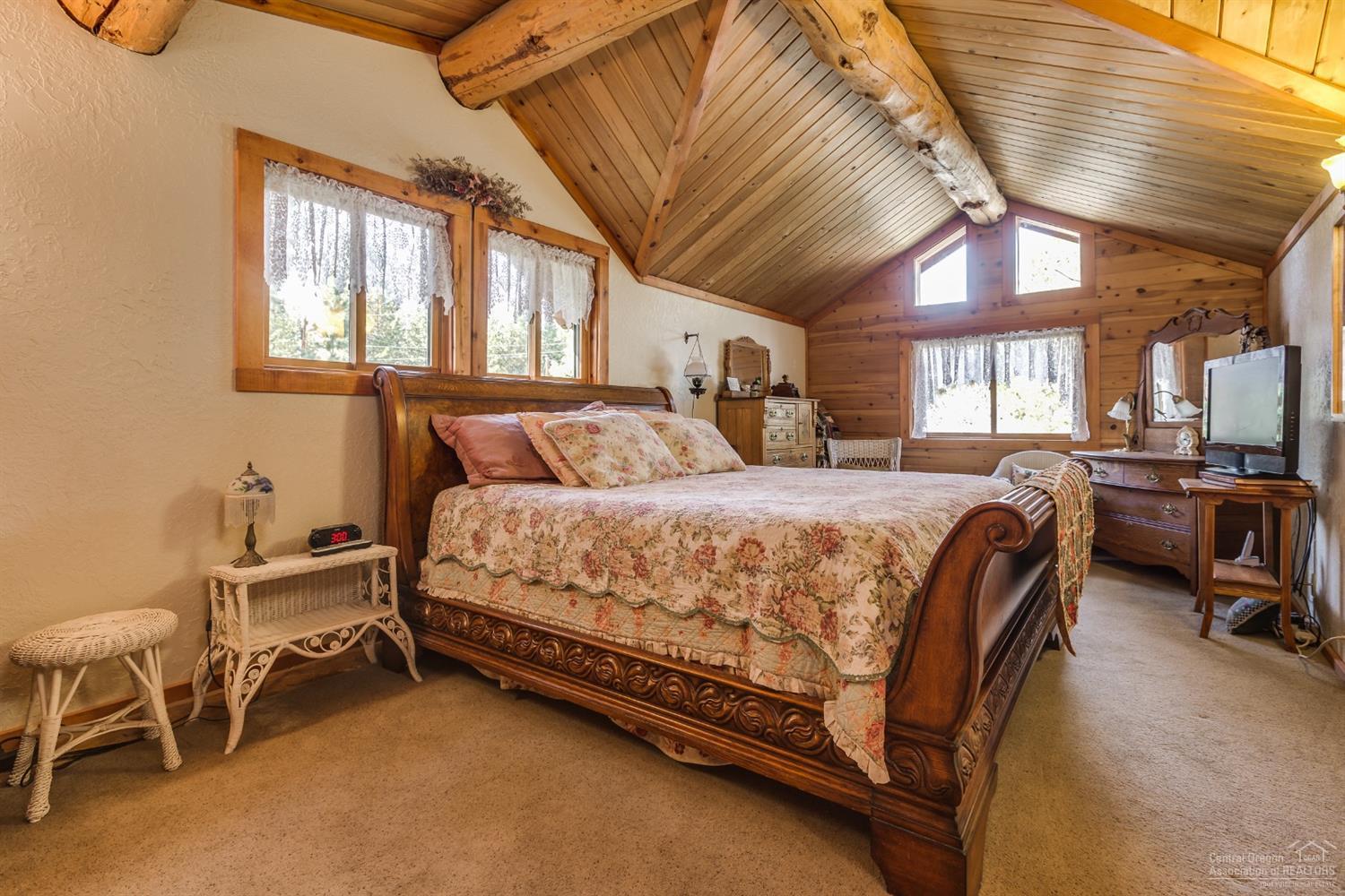 19375 Mohawk Road Bend, OR 97702 - Photo 18 of 25 Oversized master bedroom located upstair