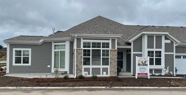 $639,999 | 868 North Verona Circle, Unit 23, Grafton, WI 53024