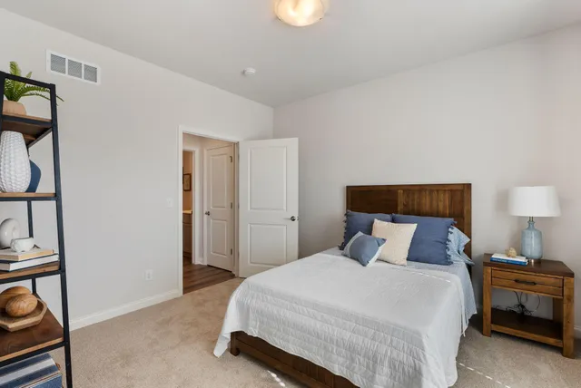 $639,999 | 868 North Verona Circle, Unit 23, Grafton, WI 53024