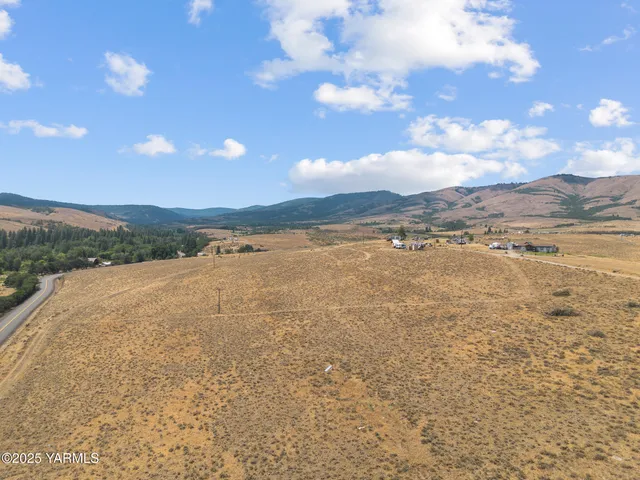a view of an ocean and a building