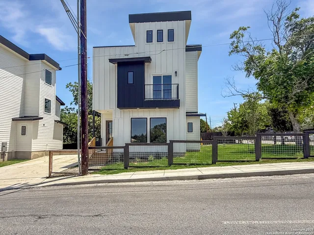 $2,200 | 1801 Montana Street, Unit 1, San Antonio, TX 78203