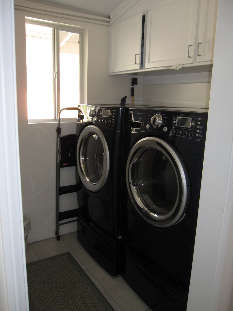 947 Cheltenham Road Santa Barbara, CA 93105 - Photo 16 of 35 a utility room with dryer and washer