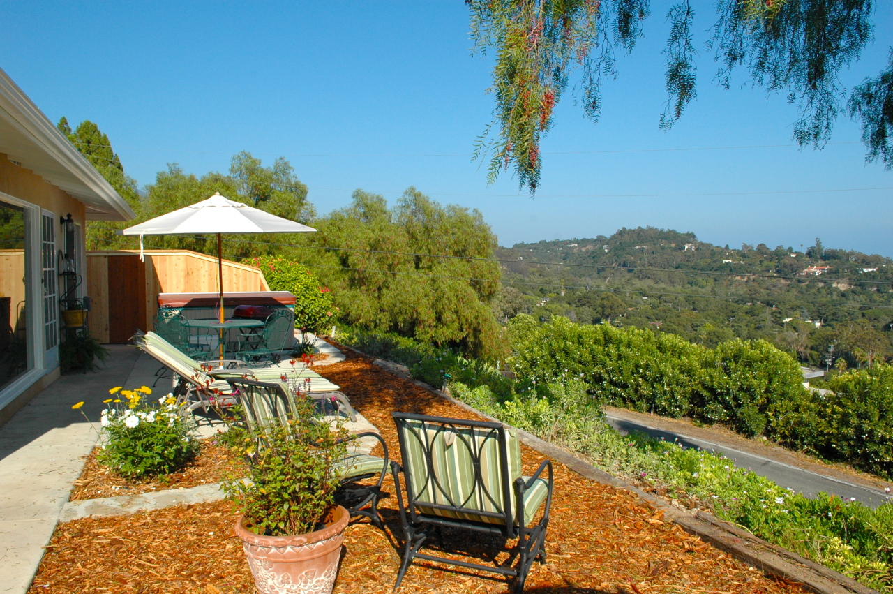 947 Cheltenham Road Santa Barbara, CA 93105 - Photo 32 of 35 a view of a chairs and table in the balcony