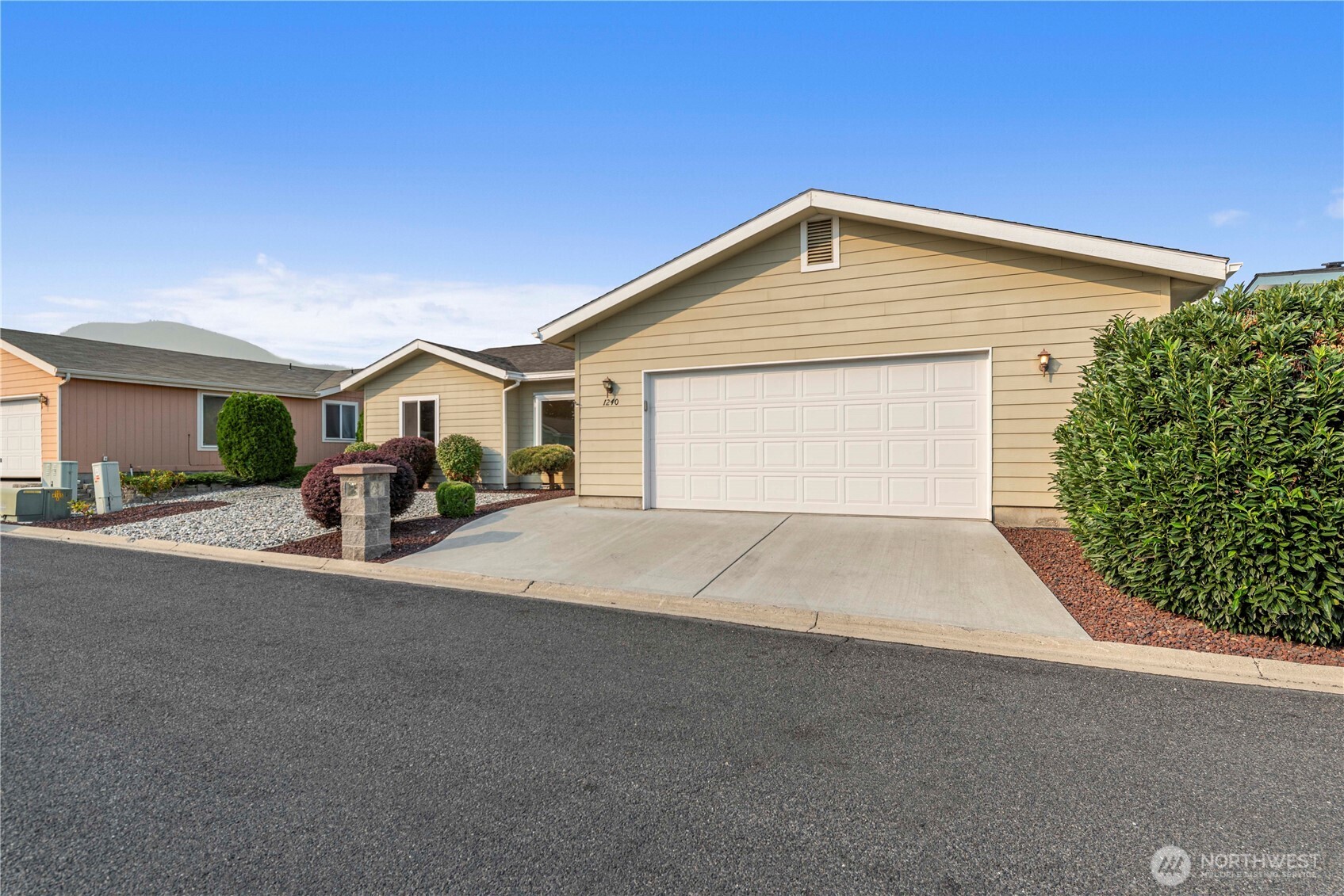 1240 Gallers Street Wenatchee, WA 98801 - Photo 4 of 33
