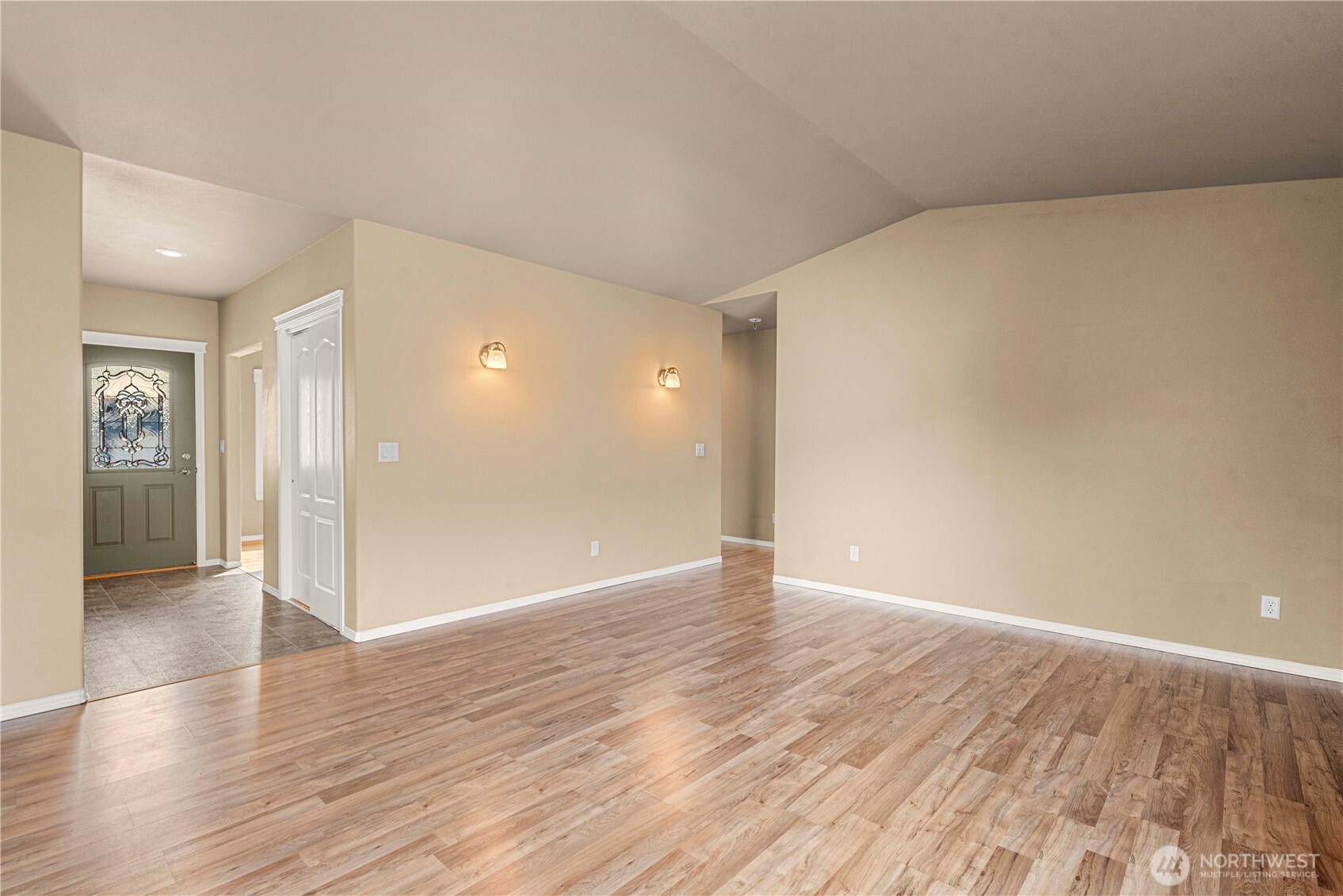 1240 Gallers Street Wenatchee, WA 98801 - Photo 5 of 33