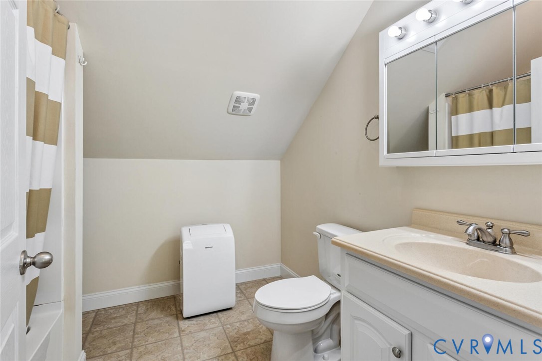1875 Abbeyfield Road Maidens, VA 23102 - Photo 37 of 82 2nd floor Hall bath