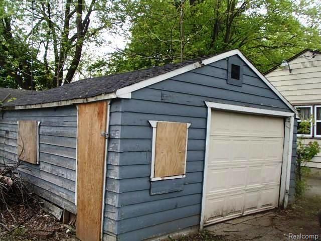 3219 Branch Road Flint, MI 48506 - Photo 12 of 15 ____nanpfssvfp01a__VMS_7__Active22__OLSR__8100348741_1391163__WI25582801__25e80c96-eda3-41ca-aaec-f04528cd6514.jpg