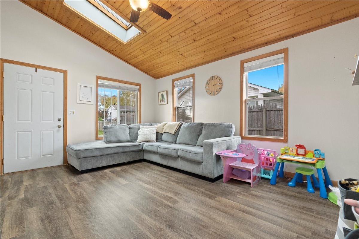 Undisclosed Address Beach Park, IL 60087 - Photo 4 of 21