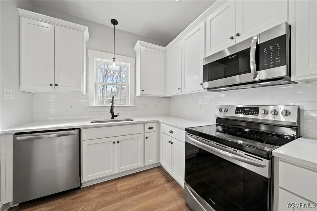 744 Columbia Road Columbia, VA 23038 - Photo 4 of 17 Custom cabinetry throughout with stainless applian