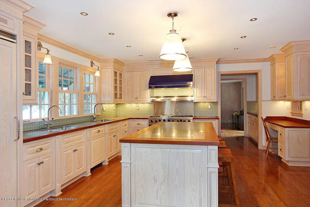 303 Arabian Road Palm Beach, FL 33480 - Photo 5 of 16 Kitchen