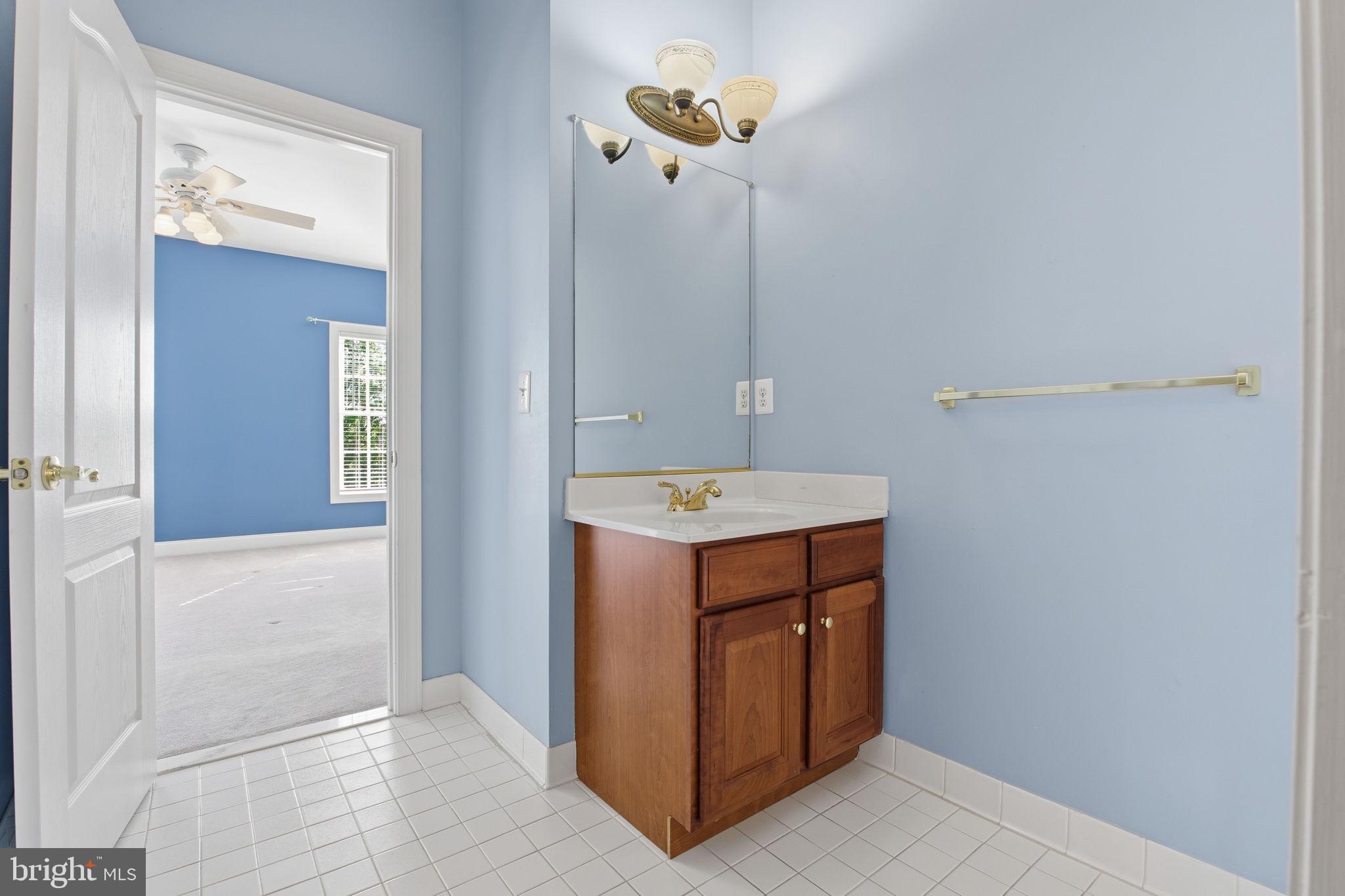 4004 Manor Oaks Road Phoenix, MD 21131 - Photo 24 of 52 Bathroom 1 (attached to Bedroom 1)