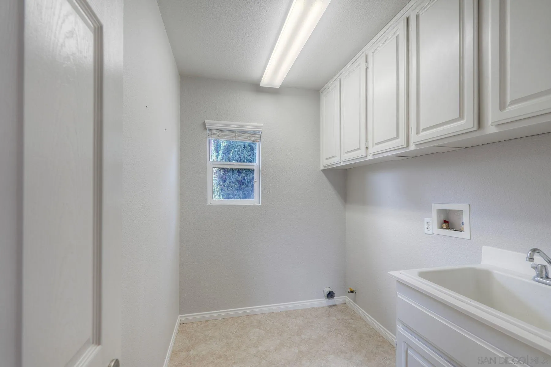 1614 Reflection Street San Marcos, CA 92078 - Photo 24 of 40 a bathroom with a sink and bathtub