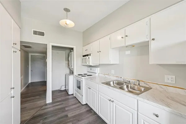 $139,900 | 1010 North Pebble Beach Boulevard, Sun City Center, FL 33573