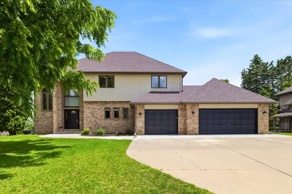 $600,000 | 5900 Otter Ridge Circle, White Bear Lake, MN 55110