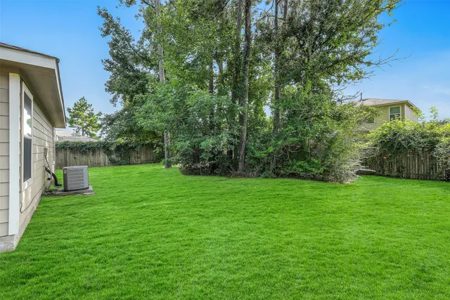 a view of a yard with a house
