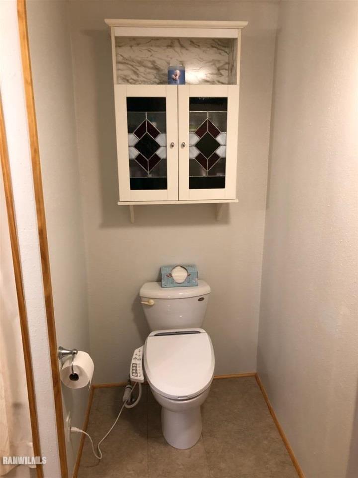 5392 East Maize Road Ridott, IL 61067 - Photo 6 of 25 a bathroom with a toilet