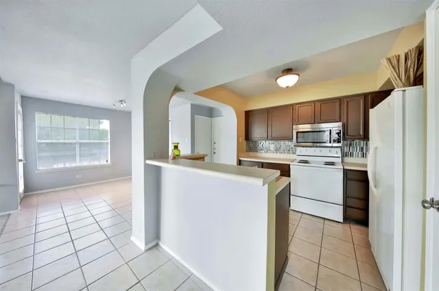 $1,300 | 10630 Westbrae Parkway, Unit 604, Houston, TX 77031