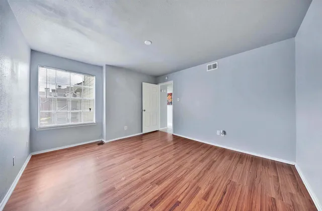 $1,300 | 10630 Westbrae Parkway, Unit 604, Houston, TX 77031