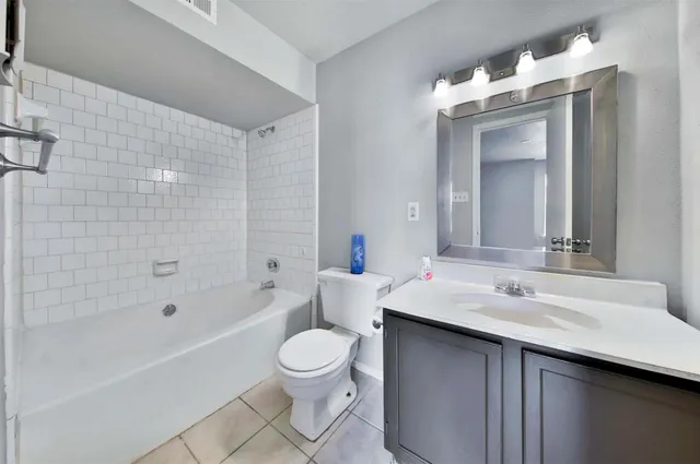 $1,300 | 10630 Westbrae Parkway, Unit 604, Houston, TX 77031