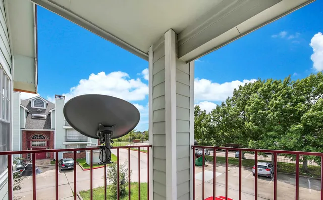 $1,300 | 10630 Westbrae Parkway, Unit 604, Houston, TX 77031