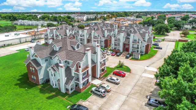 $1,300 | 10630 Westbrae Parkway, Unit 604, Houston, TX 77031