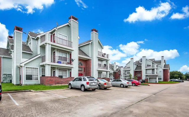 $1,300 | 10630 Westbrae Parkway, Unit 604, Houston, TX 77031