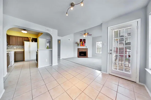 $1,300 | 10630 Westbrae Parkway, Unit 604, Houston, TX 77031