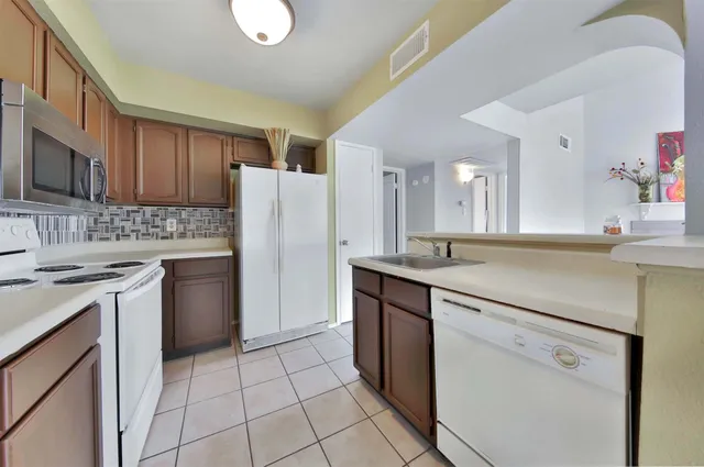 $1,300 | 10630 Westbrae Parkway, Unit 604, Houston, TX 77031