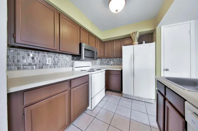 $1,300 | 10630 Westbrae Parkway, Unit 604, Houston, TX 77031