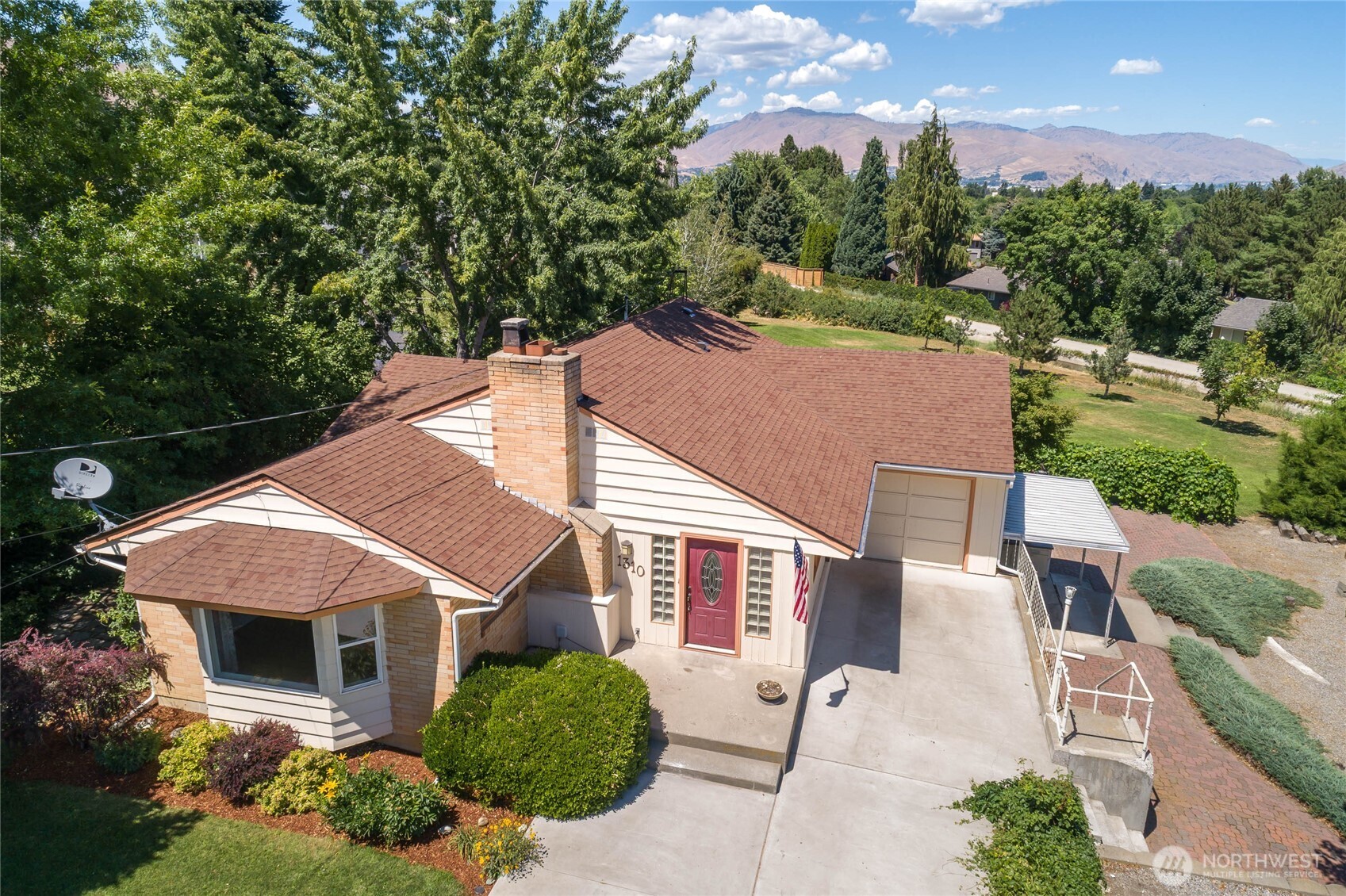1310 Red Apple Road Wenatchee, WA 98801 - Photo 2 of 39