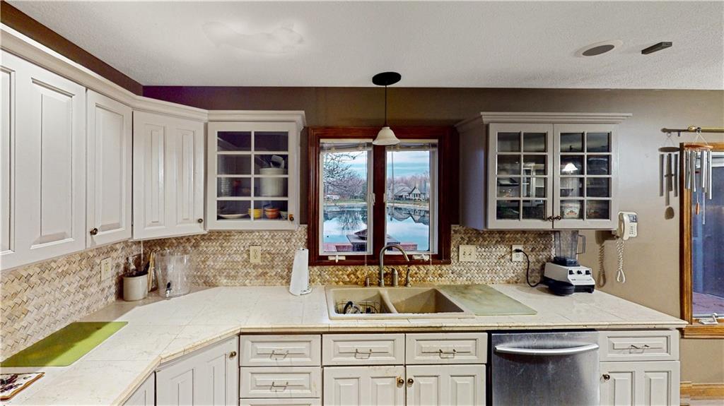 8645 Rahke Road Indianapolis, IN 46217 - Photo 4 of 52 Gallery Image 4