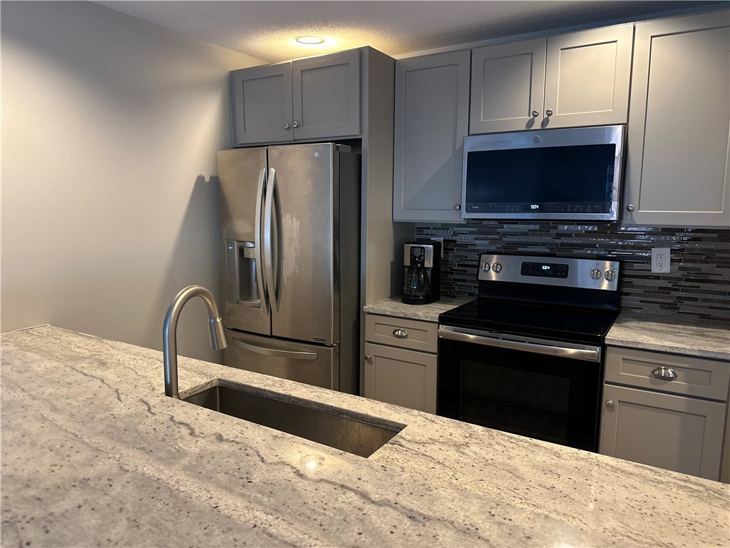 3524 West Shore Road, Unit 806 Warwick, RI 02886 - Photo 5 of 22 Gallery Image 5