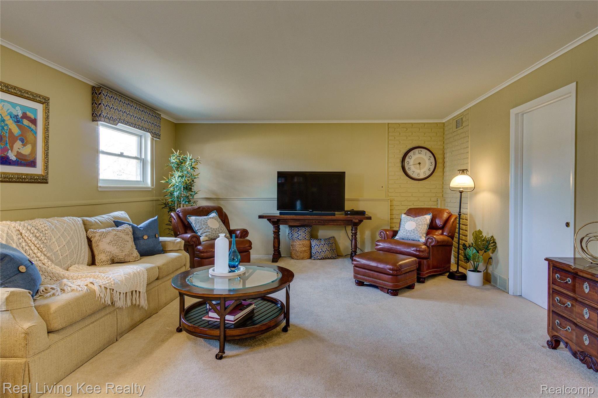 136 East Maryknoll Road Rochester, MI 48309 - Photo 24 of 42 Interiors (26 of 39).jpg