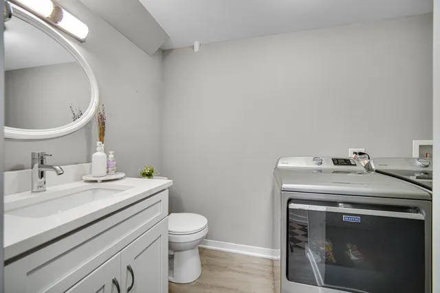 $400,000 | 523 North Cedar Road, New Lenox, IL 60451