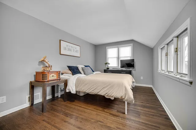 $400,000 | 523 North Cedar Road, New Lenox, IL 60451