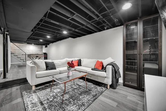 $400,000 | 523 North Cedar Road, New Lenox, IL 60451