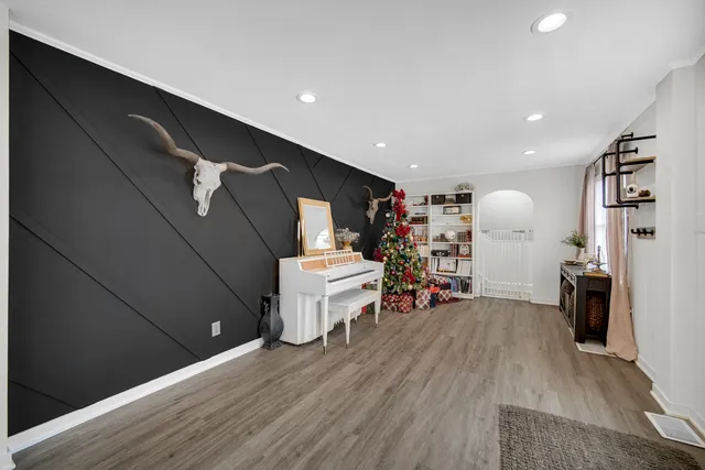 $400,000 | 523 North Cedar Road, New Lenox, IL 60451