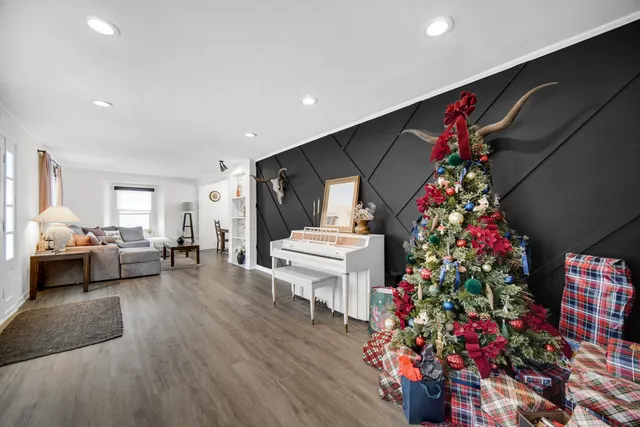 $400,000 | 523 North Cedar Road, New Lenox, IL 60451