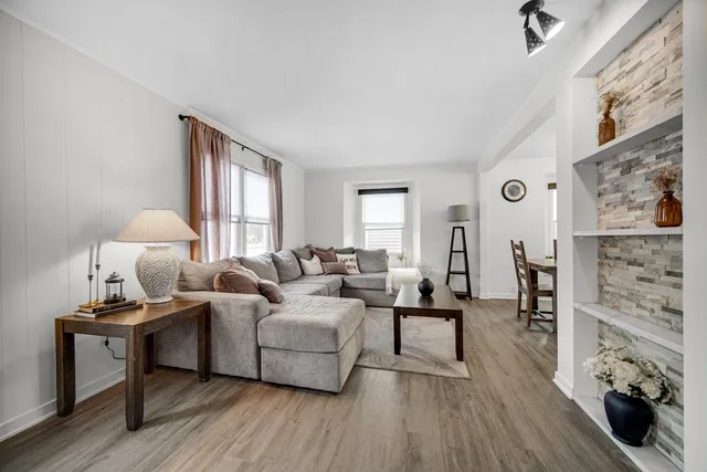 $400,000 | 523 North Cedar Road, New Lenox, IL 60451