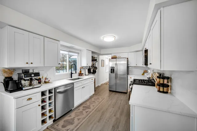 $400,000 | 523 North Cedar Road, New Lenox, IL 60451