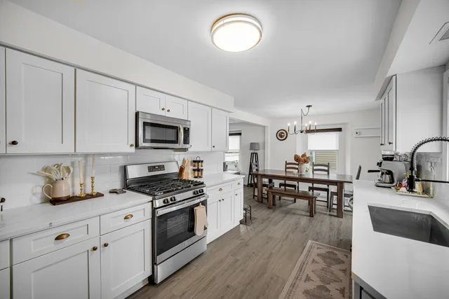 $400,000 | 523 North Cedar Road, New Lenox, IL 60451