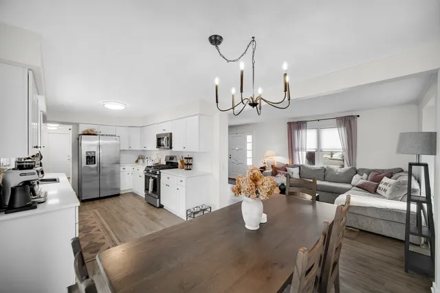 $400,000 | 523 North Cedar Road, New Lenox, IL 60451