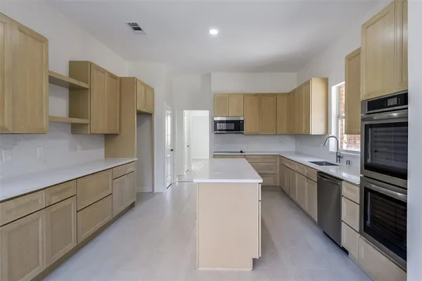 $699,999 | 2916 Forestwood Drive, Arlington, TX 76006