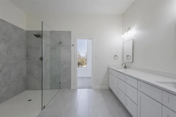 $699,999 | 2916 Forestwood Drive, Arlington, TX 76006