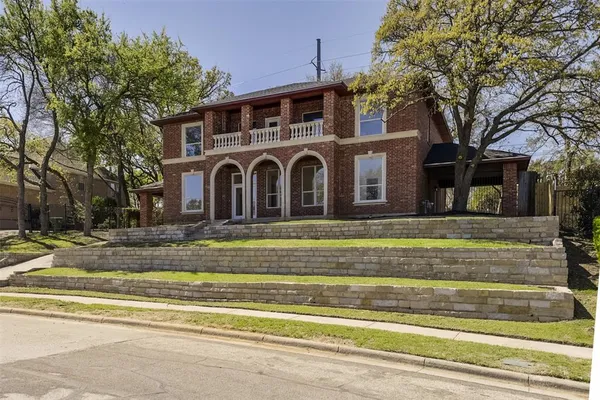 $699,999 | 2916 Forestwood Drive, Arlington, TX 76006