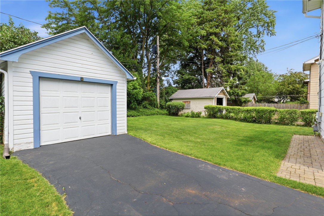 314 Brett Road Irondequoit, NY 14609 - Photo 4 of 27