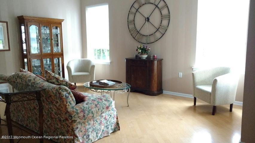 2 Pine Valley Road Jackson, NJ 08527 - Photo 4 of 15 Living Room