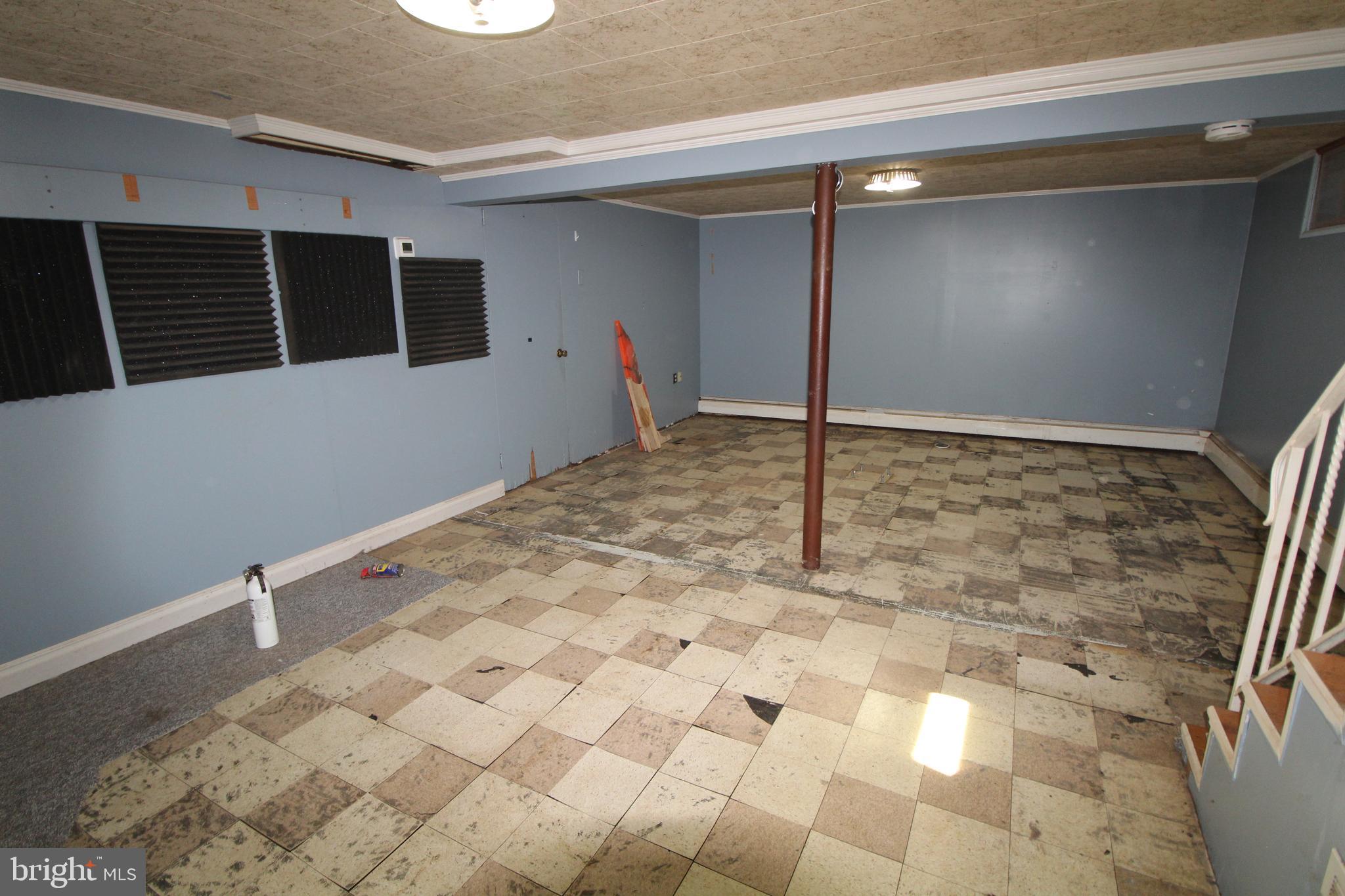 521 Sicklerville Road Williamstown, NJ 08094 - Photo 20 of 25 a view of a livingroom with a space